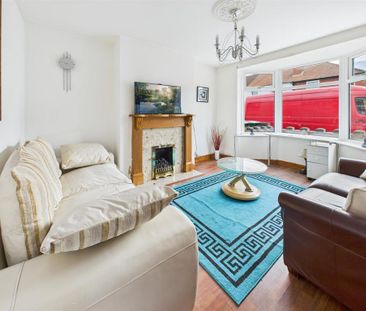 3 bedroom end of terrace house to rent - Photo 3