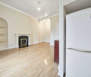 Price £650 pcm - Available Now - Unfurnished - Photo 2