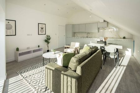 Cuckoo Hall Lane, London - Photo 3