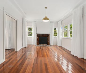 Charming & Spacious Home with Elegant Finishes in Quiet North Leura - Photo 2