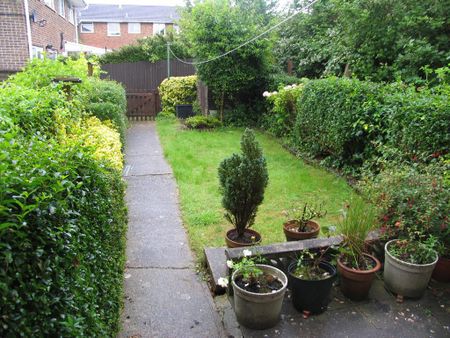 2 bedroom terraced house to rent - Photo 2