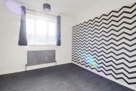2 Bedroom Flat / Apartment to let - Photo 4