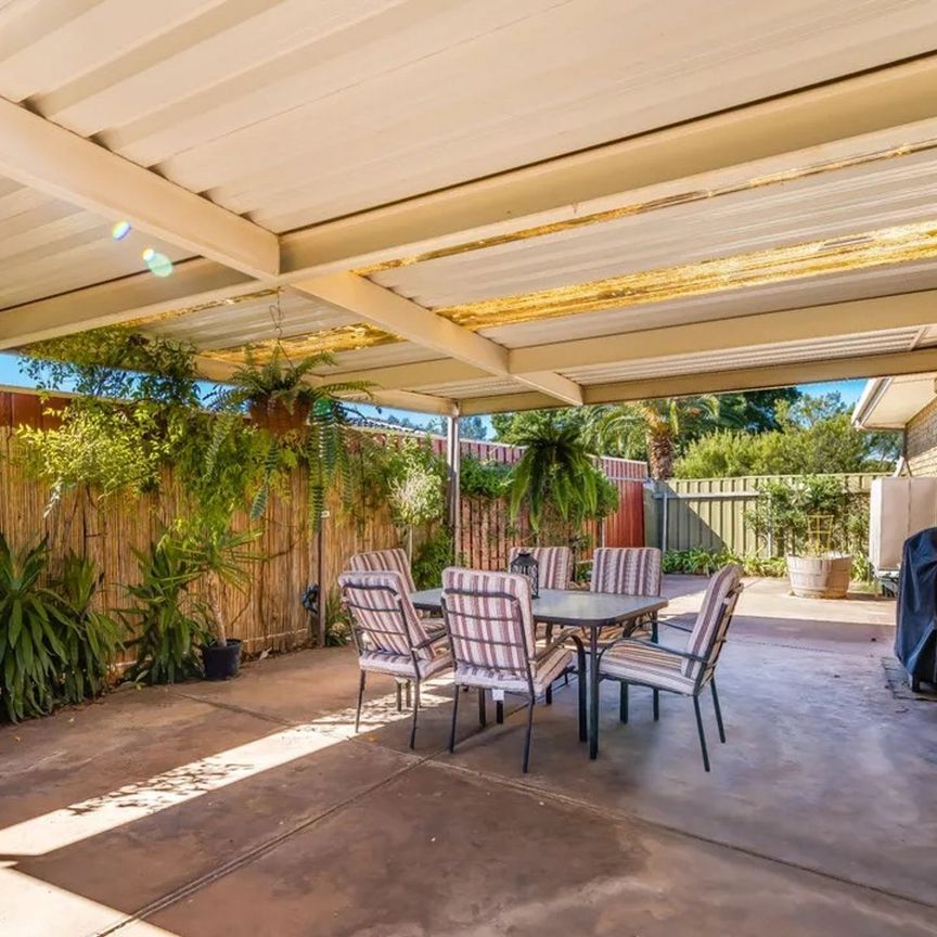 Spacious Family Home in a Quiet Cul-de-Sac - Photo 1