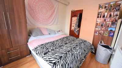 1 bedroom Flat in Harold Grove, Leeds - Photo 5