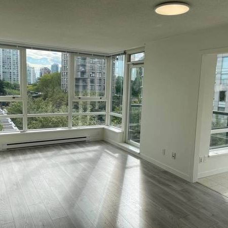 DT Vancouver One Bedroom and Den for rent - Photo 3