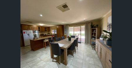 Lovely Family Home - Photo 4