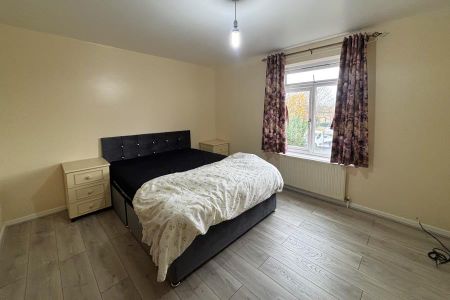 3 bedroom end of terrace house to rent - Photo 5