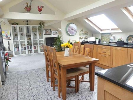 Belle Vue, Ilkley, LS29 - Photo 2