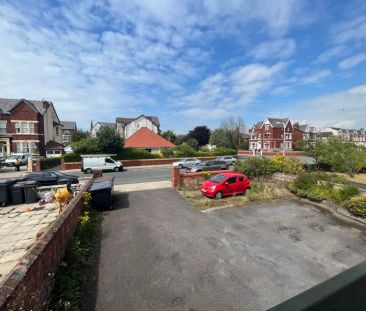 Knowsley Road, Southport, PR9 - Photo 3