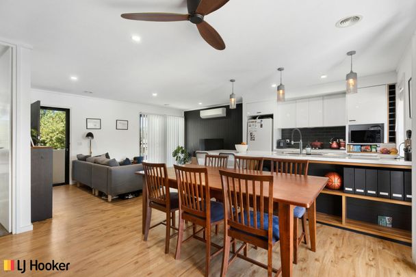 Perfectly renovated 3 bedroom home - Photo 1