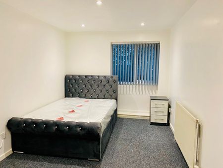 Room in a Shared House, Daley Close, B1 - Photo 2