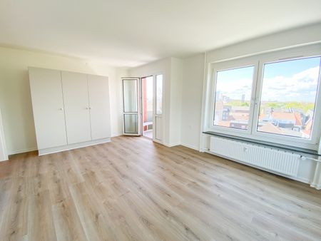 Nyrenoveret 1-værelses lejlighed med altan - Foto 2