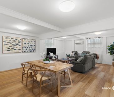 Family Home in a Quiet Yeronga Pocket - Photo 2