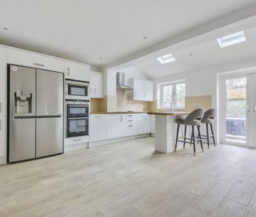 3 bedroom semi-detached house to rent - Photo 5