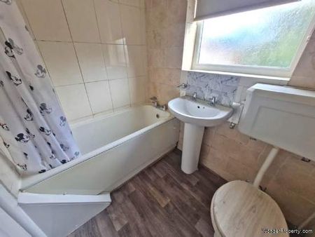 2 bedroom property to rent in Oldham - Photo 5