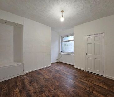 2 bedroom semi-detached house to rent - Photo 6