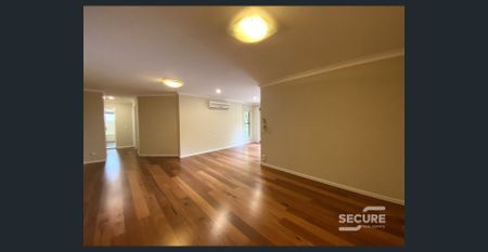 Perfectly Positioned, Spacious Unit. 6 Month lease term. - Photo 2
