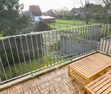Ruim duplex appartement met terras en autostaanplaats - Photo 3