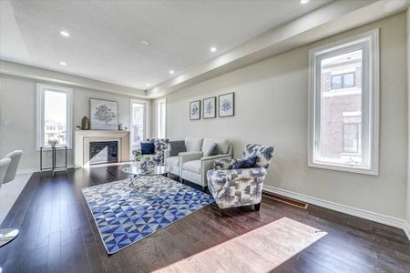 Three bedroom home for rent Whitby - Photo 2