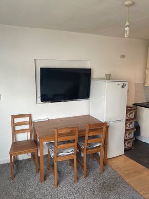 Studio Flat, Norbury, SW16 - Photo 1