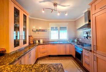 LONG TERM RENTAL Beautiful villa with sea views for rent in Benissa coast with 5 bedrooms.