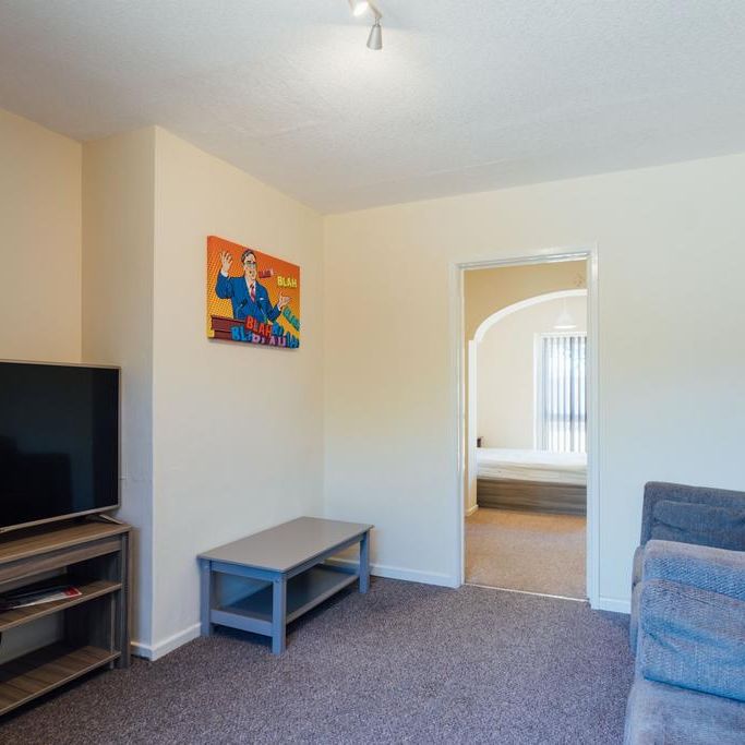 6 bedroom house to rent - Photo 1