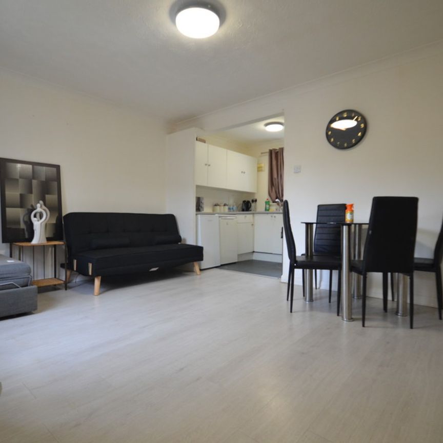 2 bedroom Ground floor maisonette to rent - Photo 1