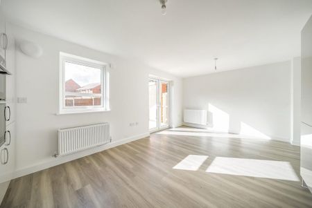 4 bedroom detached house to rent - Photo 2