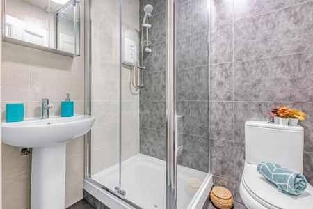 3 bedroom flat to rent - Photo 2