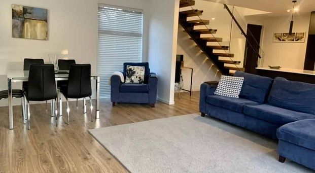 Immaculate fully furnished executive spacious townhouse - Photo 1