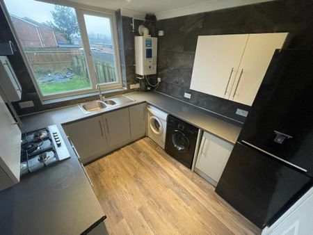 3 bedroom terraced house to rent - Photo 3