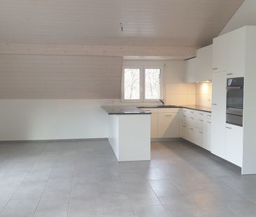 Grosszügige 3,5-Zimmer-Dachwohnung mit Balkon an erhöhter Lage - Photo 2