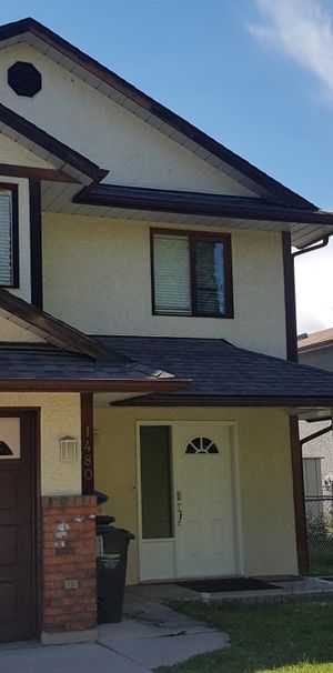 3bed 3bath Duplex; Downtown – Available January 1 - Photo 2