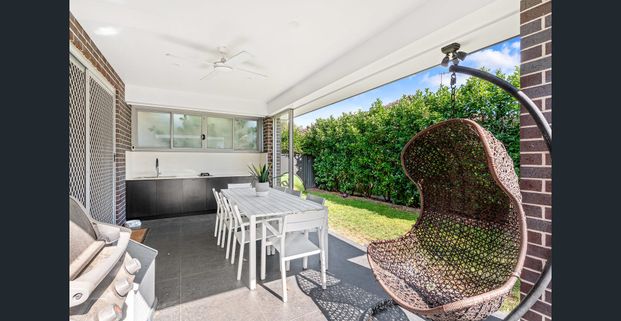 Modern family home - Photo 1