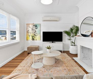 Bright And Stylish Home in Hamlyn Heights - Photo 1