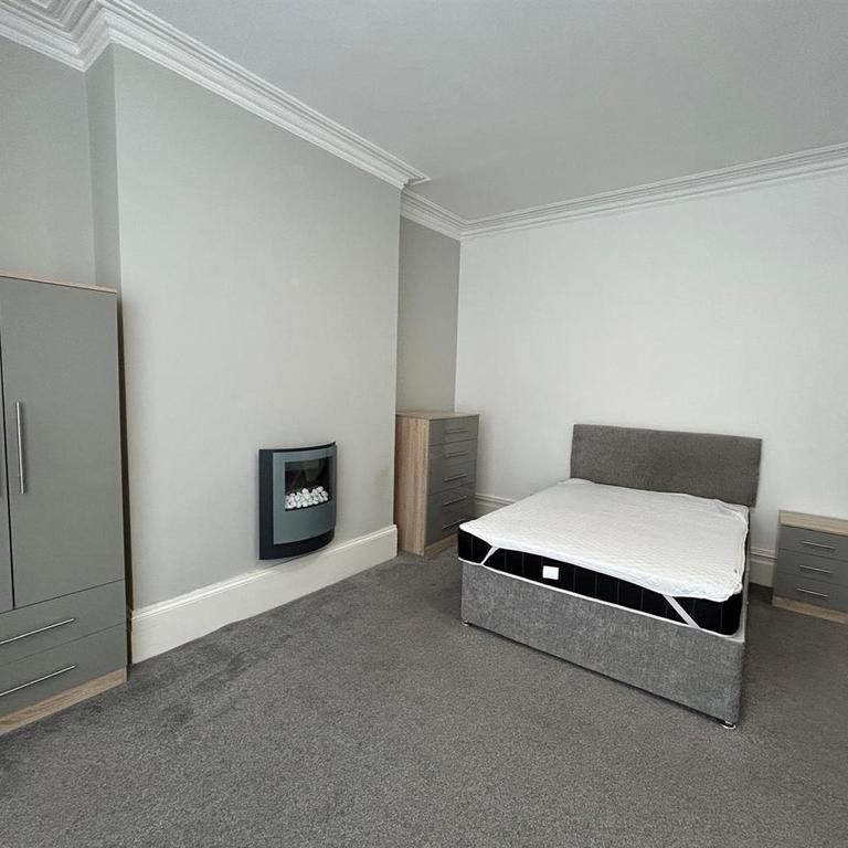 1 bedroom in a house share to rent - Photo 1
