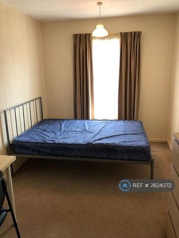 4 bedroom terraced house to rent - Photo 3