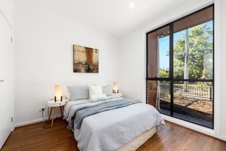 Stylish & Spacious Townhouse in Prime Maidstone Location - Photo 4