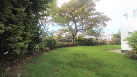 Shaftesbury Avenue, Goring-By-Sea, Worthing - Photo 2