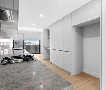 Modern Three-Level Townhouse in South Kingsville - Photo 4