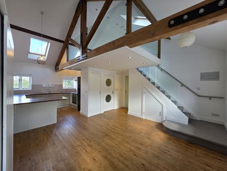 1 Bed Executive Maisonette - Photo 2