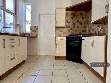3 bedroom terraced house to rent - Photo 4