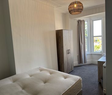 6 Bed Semi-Detached House, Fishponds Road, BS16 - Photo 3