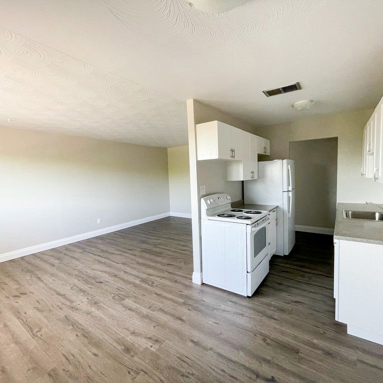 Rosewood Place Apartments - Choose your rent level - Call for Details - All utilities included - Photo 1