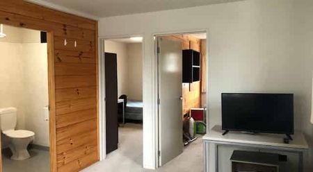 Martin Square 2 Bedroom - Photo 2