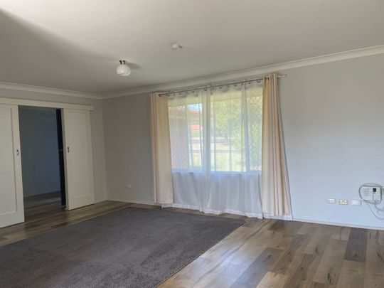 Three bedroom family home - Photo 1