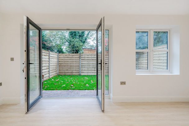 3 Bed Flat, West Hill, CR2 - Photo 1