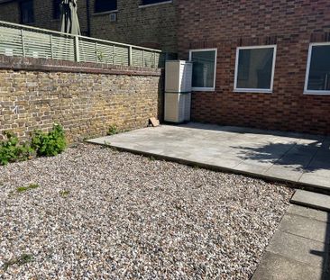 3 bedroom flat to rent - Photo 6