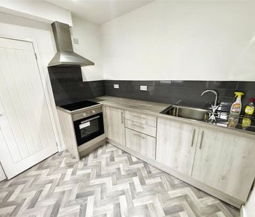 2 bedroom end of terrace house to rent - Photo 2