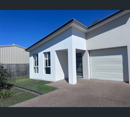 1/96 Bradman Way, Urangan, Qld 4655 - Photo 1